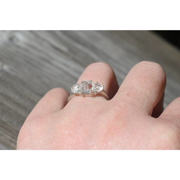 alternative raw diamond engagement rings, raw crystal size 4 5 6 7 8 8 9… - Picture 2 of 4